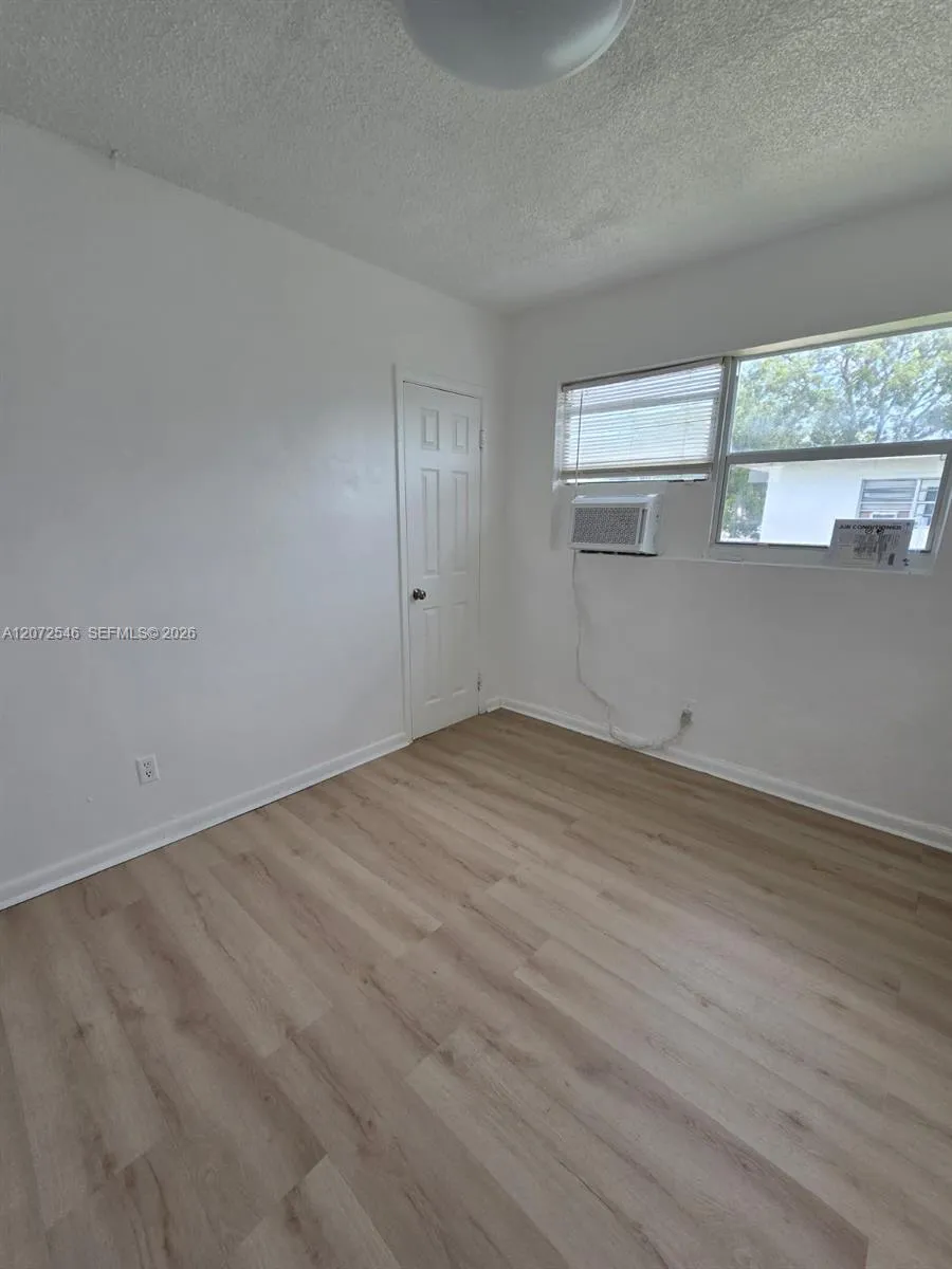 3740 W Hallandale Beach Blvd Hollywood, FL 33023