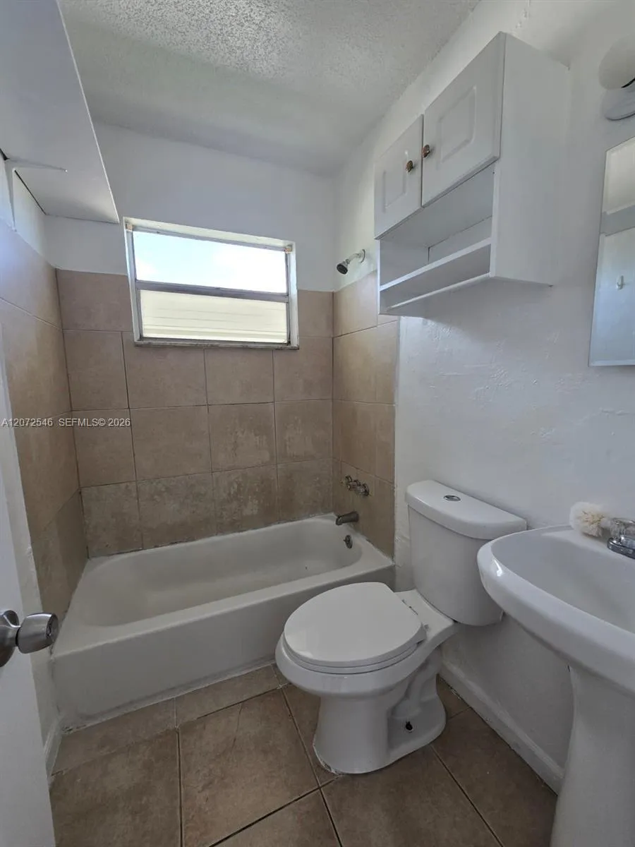 3740 W Hallandale Beach Blvd Hollywood, FL 33023