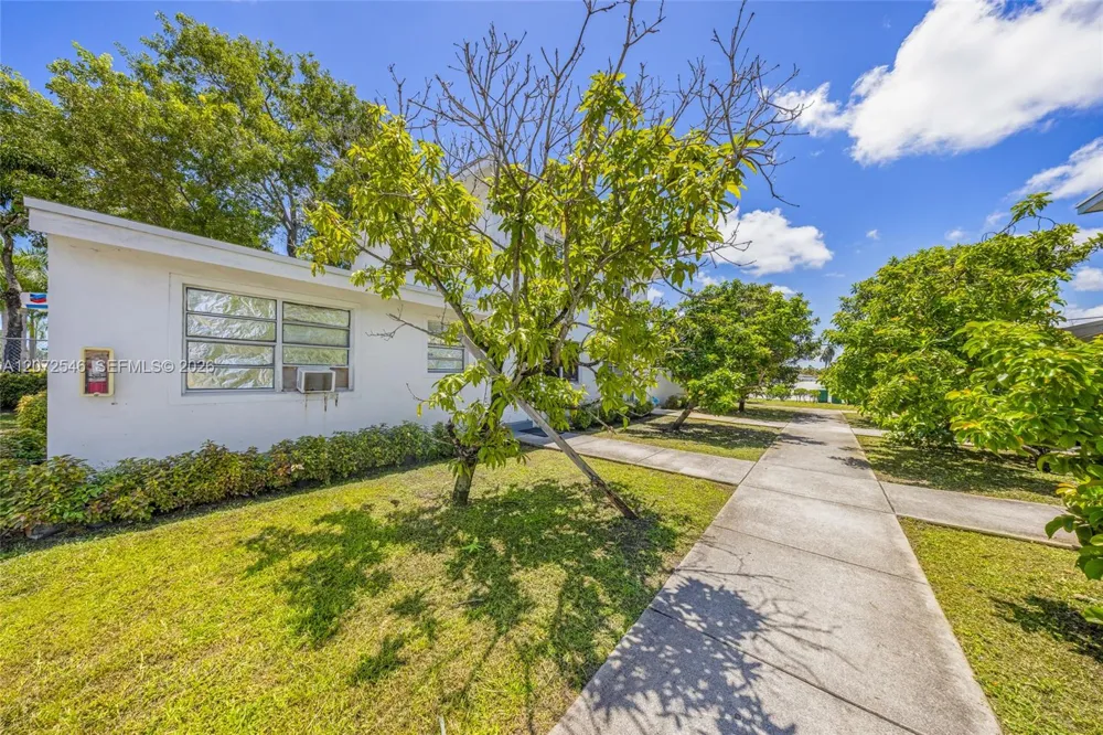 3740 W Hallandale Beach Blvd Hollywood, FL 33023