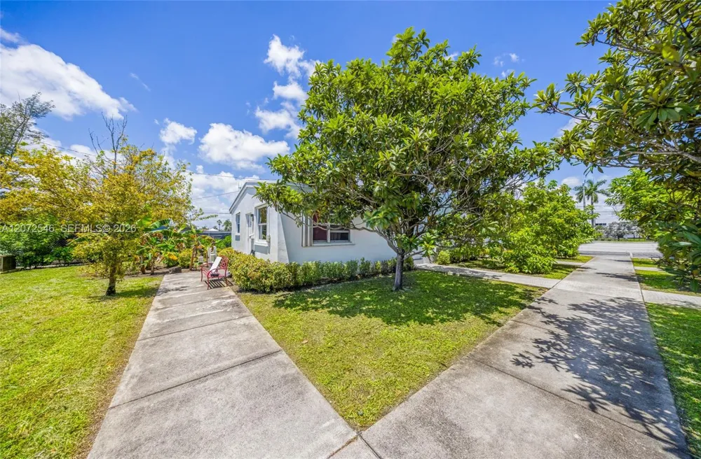 3740 W Hallandale Beach Blvd Hollywood, FL 33023