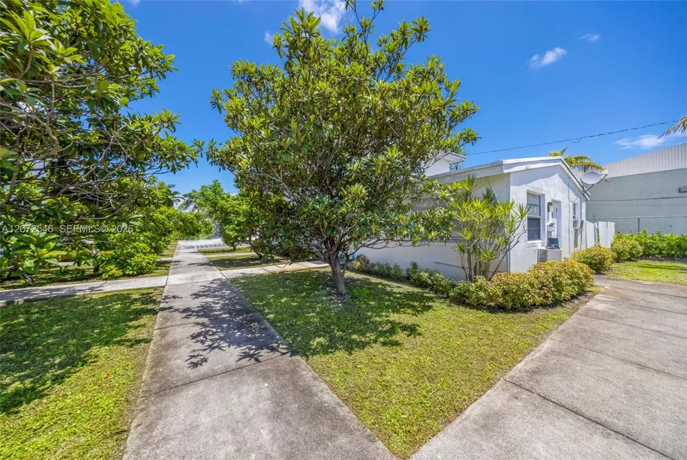 3740 W Hallandale Beach Blvd Hollywood, FL 33023
