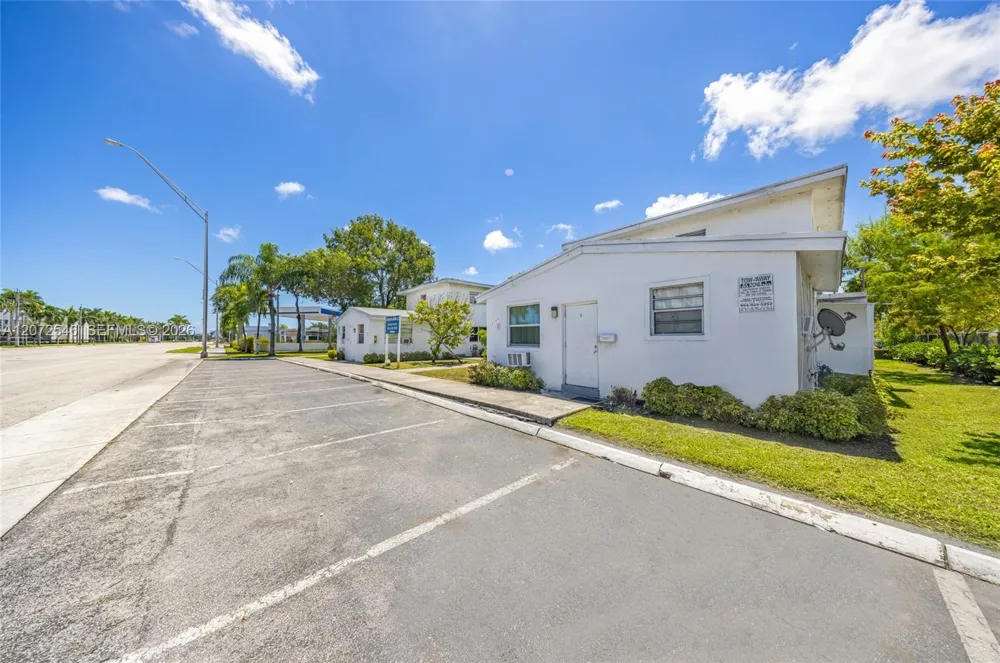 3740 W Hallandale Beach Blvd Hollywood, FL 33023