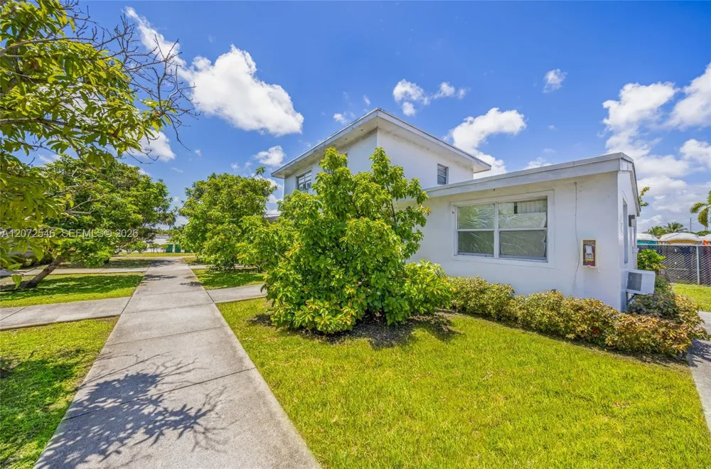 3740 W Hallandale Beach Blvd Hollywood, FL 33023