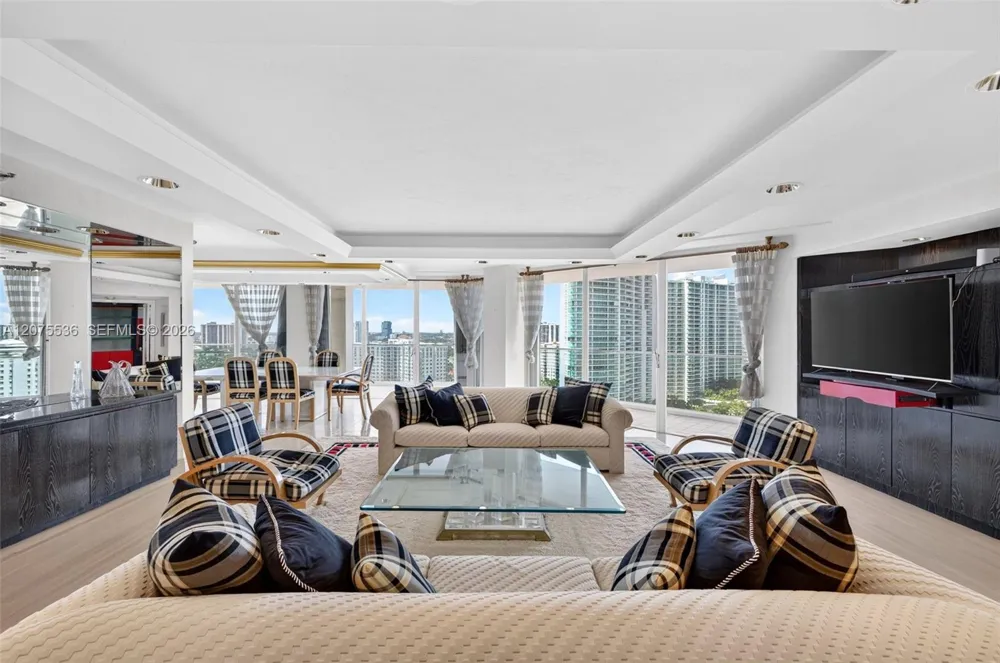 19707 Turnberry Way #22A Aventura, FL 33180
