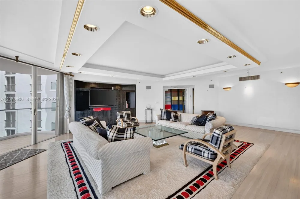 19707 Turnberry Way #22A Aventura, FL 33180