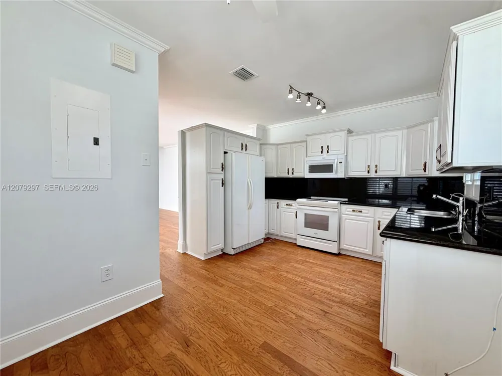 1135 Cliffrose St Hollywood, FL 33019