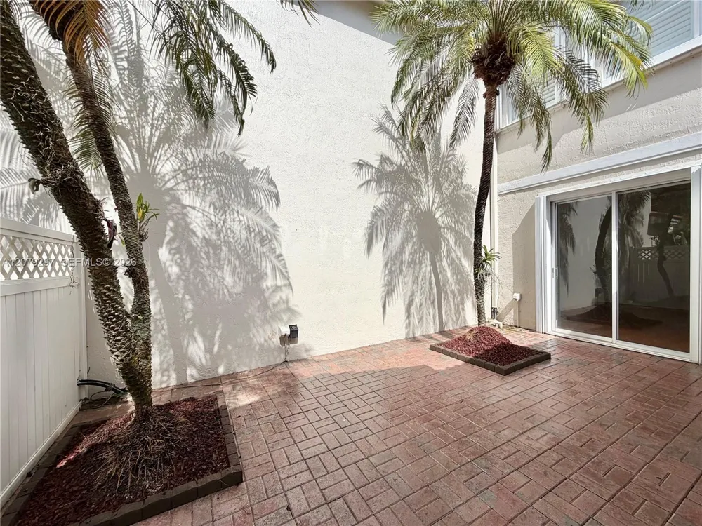 1135 Cliffrose St Hollywood, FL 33019