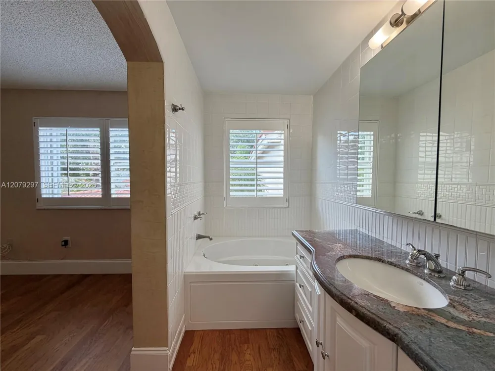 1135 Cliffrose St Hollywood, FL 33019