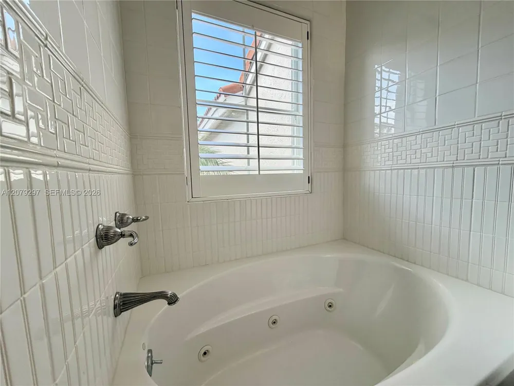 1135 Cliffrose St Hollywood, FL 33019