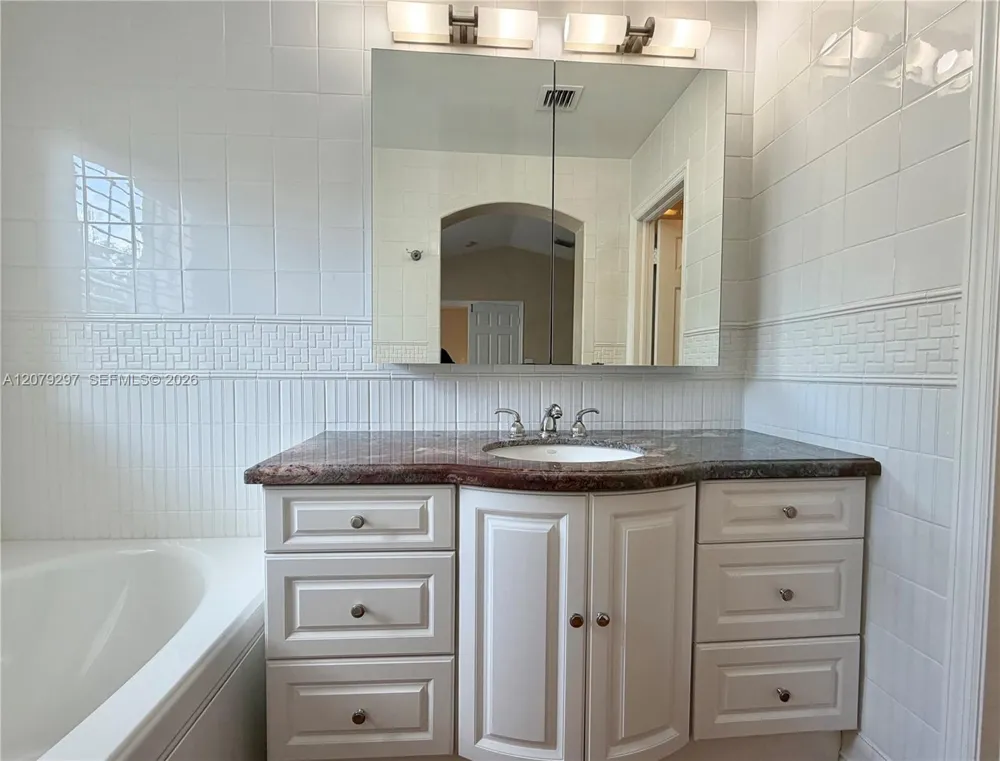 1135 Cliffrose St Hollywood, FL 33019