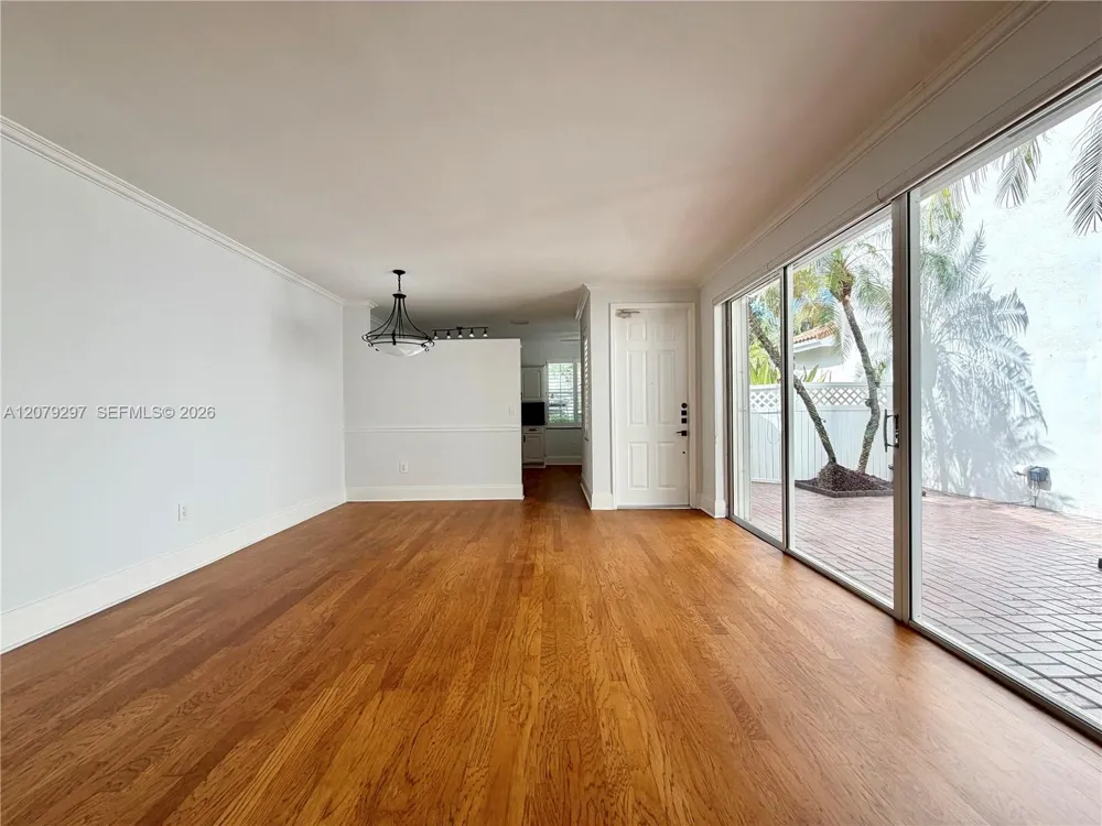 1135 Cliffrose St Hollywood, FL 33019