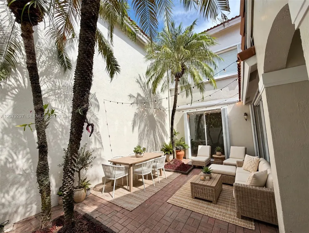 1135 Cliffrose St Hollywood, FL 33019