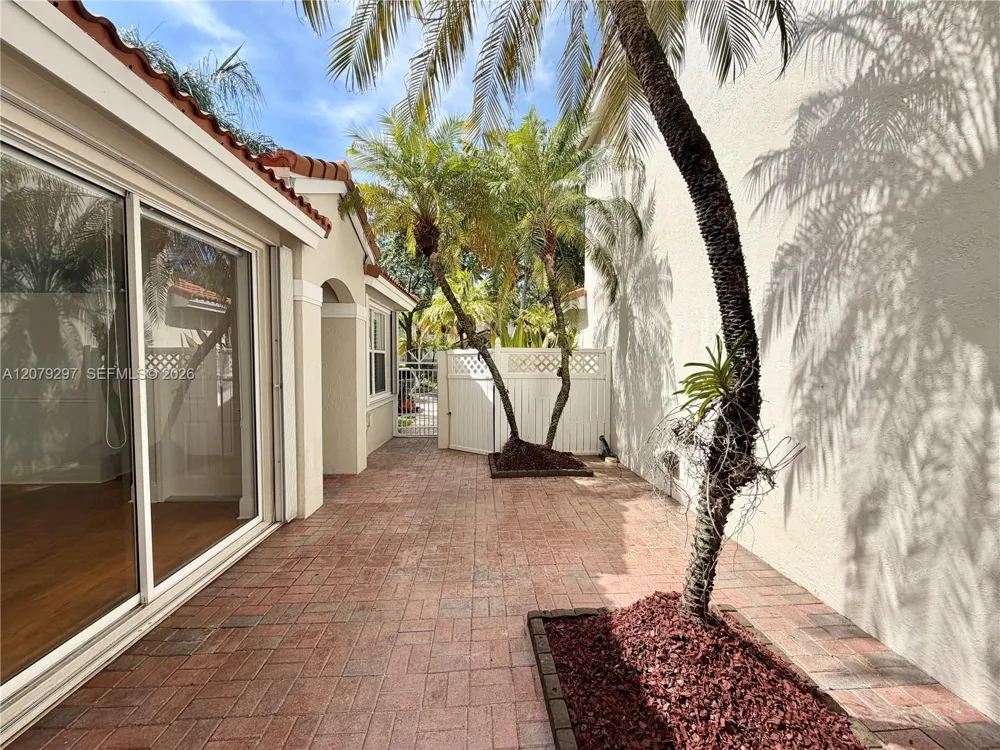 1135 Cliffrose St Hollywood, FL 33019