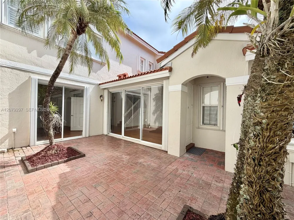 1135 Cliffrose St Hollywood, FL 33019