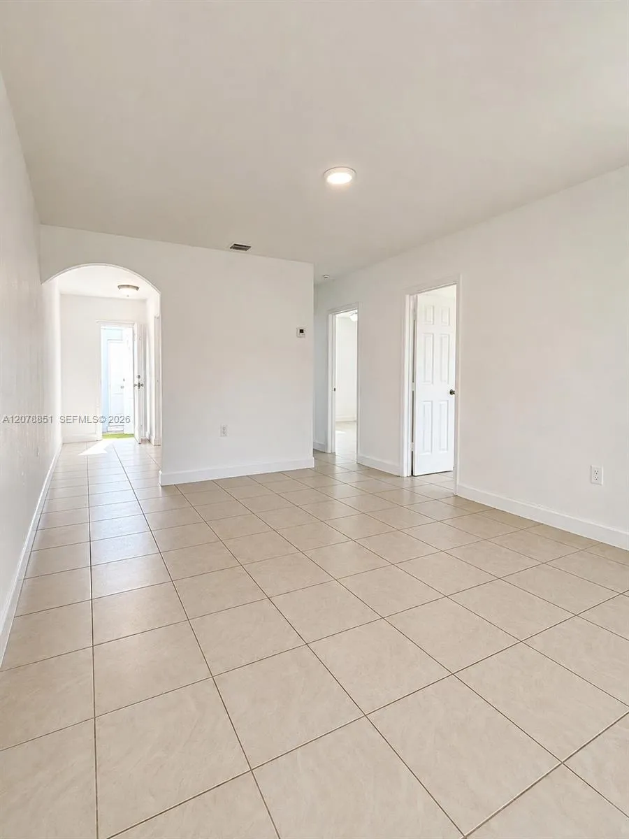 10841 SW 7th St #1 Sweetwater, FL 33174