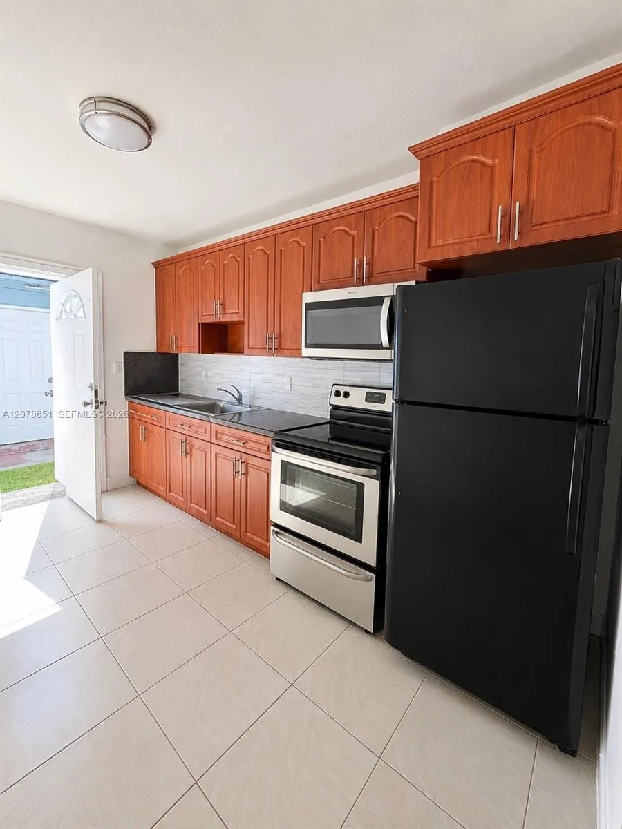 10841 SW 7th St #1 Sweetwater, FL 33174