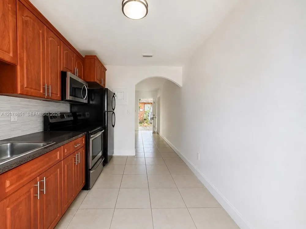 10841 SW 7th St #1 Sweetwater, FL 33174