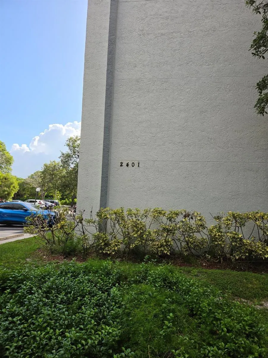2401 RIVERSIDE DRIVE #306-B Coral Springs, FL 33065
