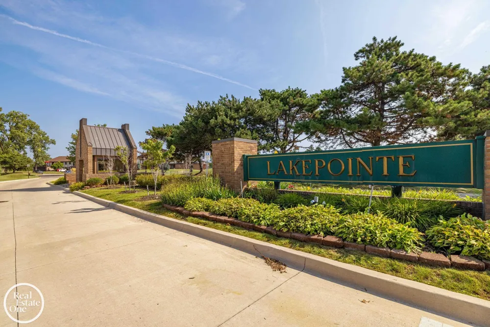 403 Country Club Drive St Clair Shores City, MI 48082