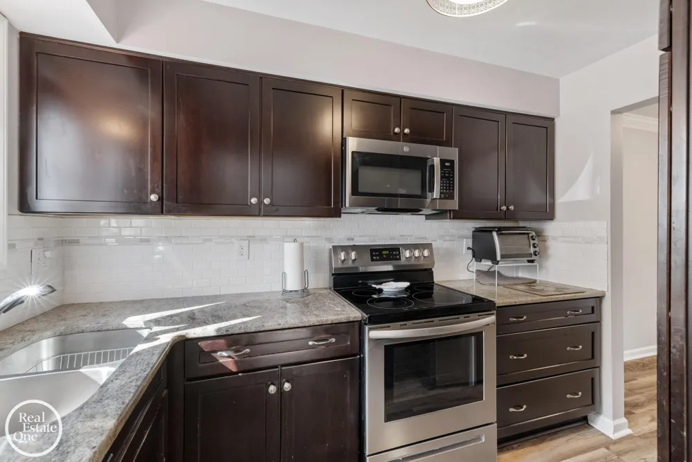 403 Country Club Drive St Clair Shores City, MI 48082