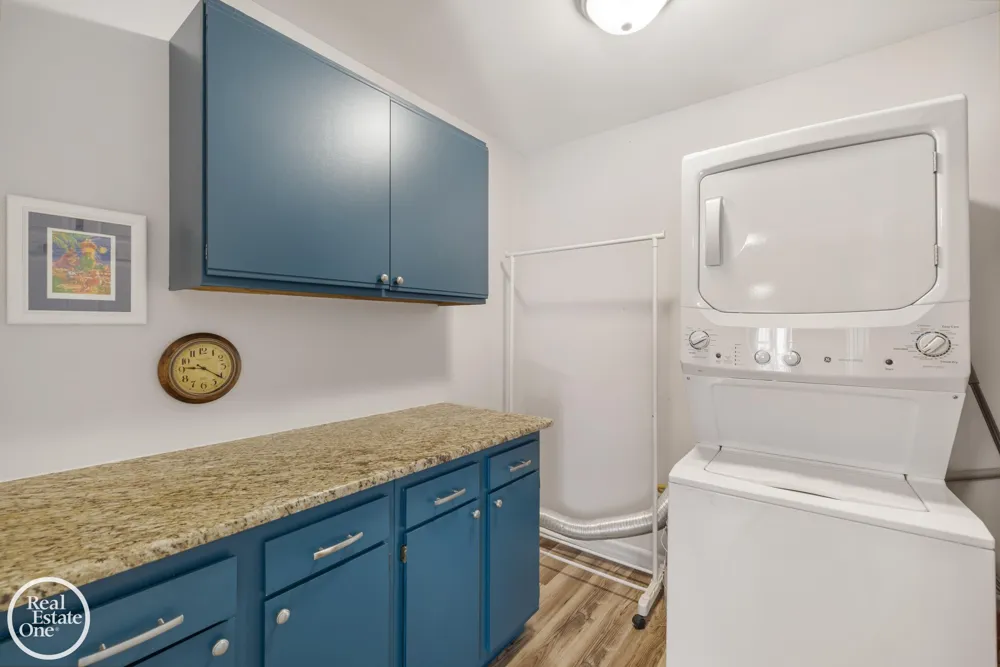 403 Country Club Drive St Clair Shores City, MI 48082