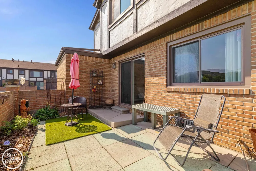 403 Country Club Drive St Clair Shores City, MI 48082