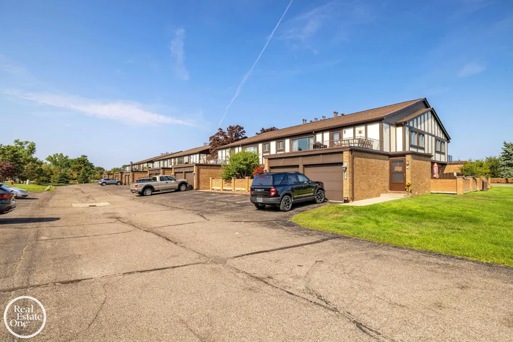 403 Country Club Drive St Clair Shores City, MI 48082
