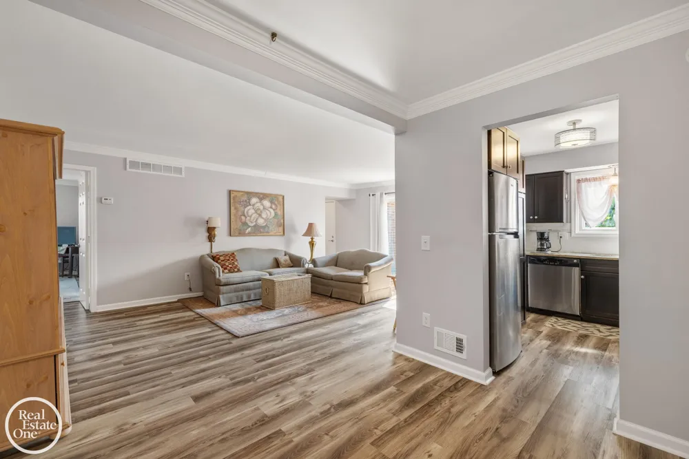 403 Country Club Drive St Clair Shores City, MI 48082