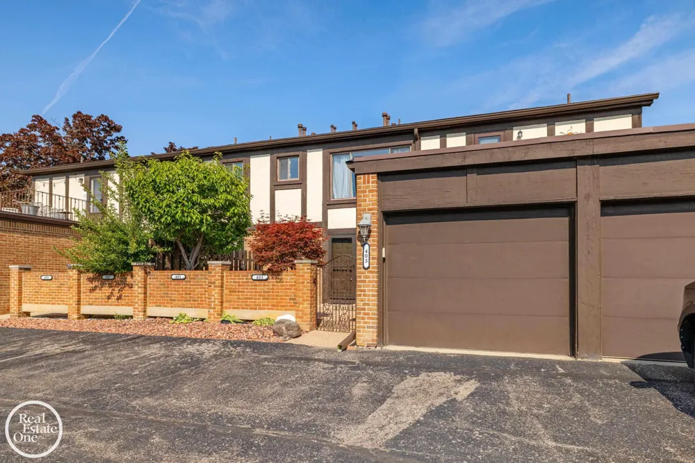 403 Country Club Drive St Clair Shores City, MI 48082