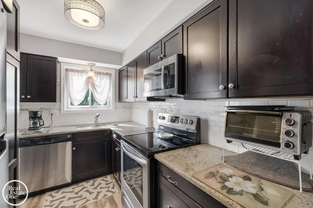 403 Country Club Drive St Clair Shores City, MI 48082