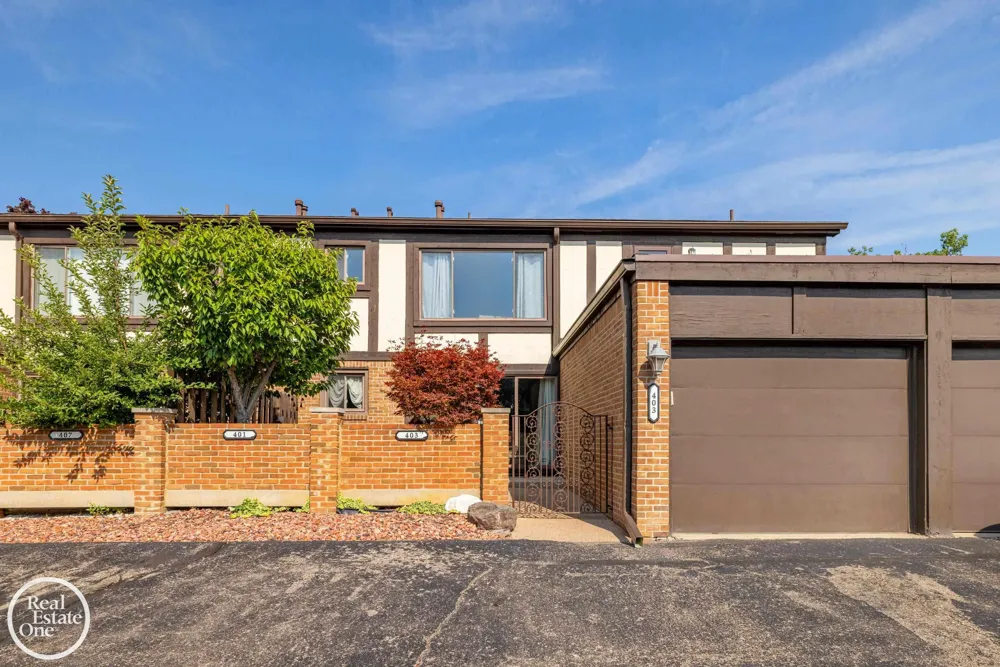 403 Country Club Drive St Clair Shores City, MI 48082
