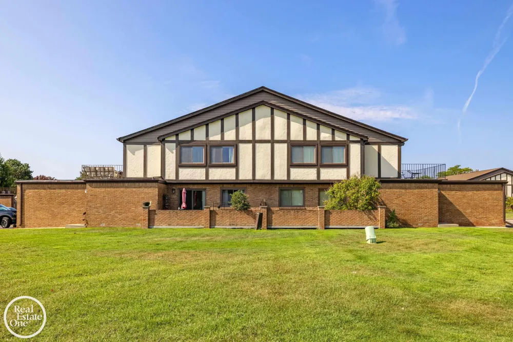 403 Country Club Drive St Clair Shores City, MI 48082