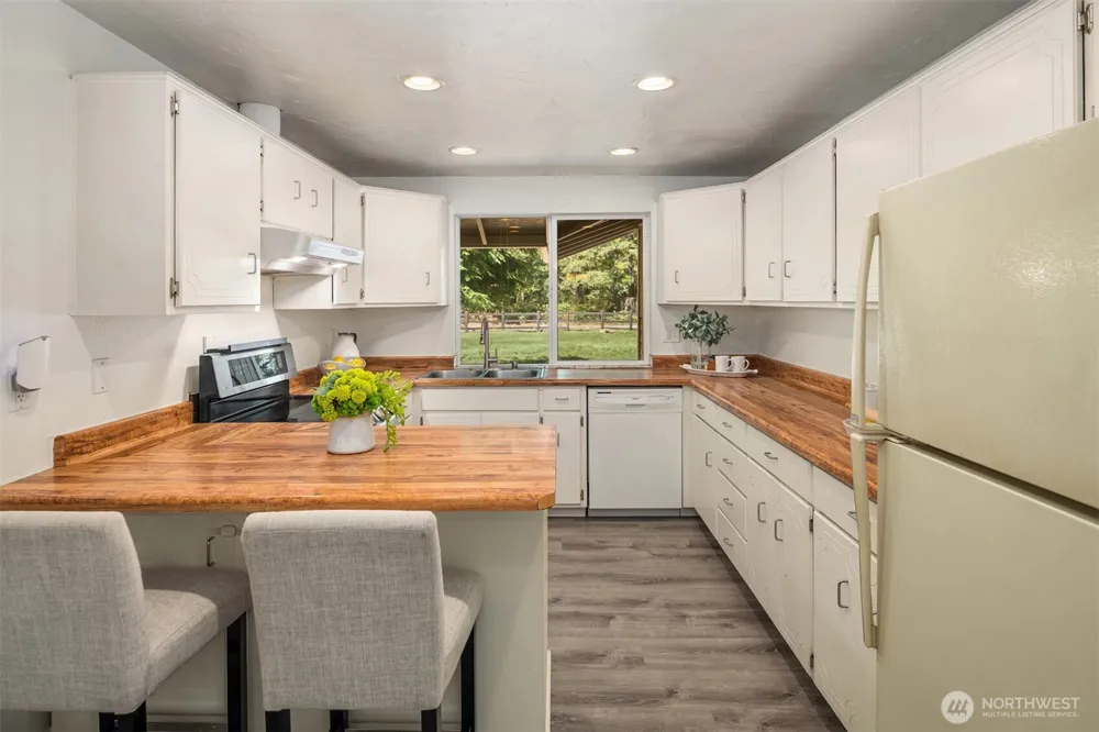28444 Retreat Kanaskat Road SE Ravensdale, WA 98051
