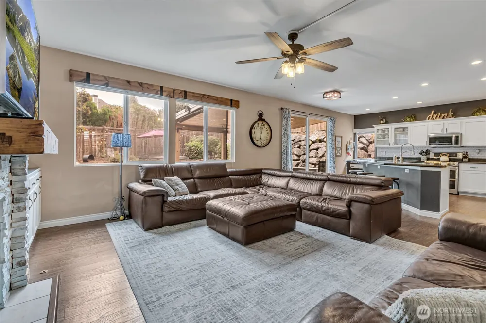 5728 Hazel Loop SE Auburn, WA 98092