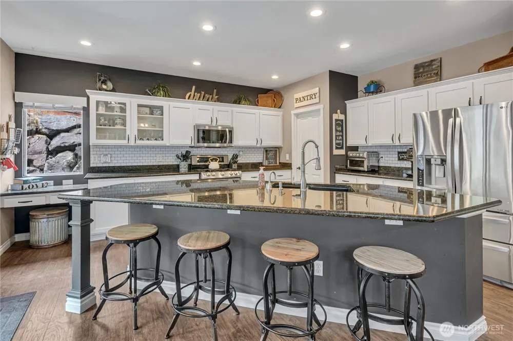 5728 Hazel Loop SE Auburn, WA 98092