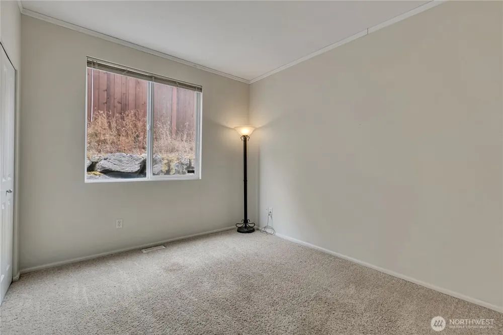 5728 Hazel Loop SE Auburn, WA 98092