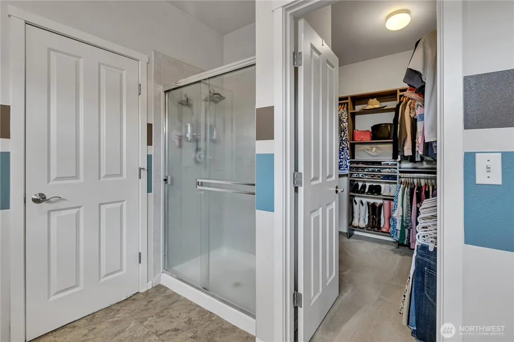 5728 Hazel Loop SE Auburn, WA 98092
