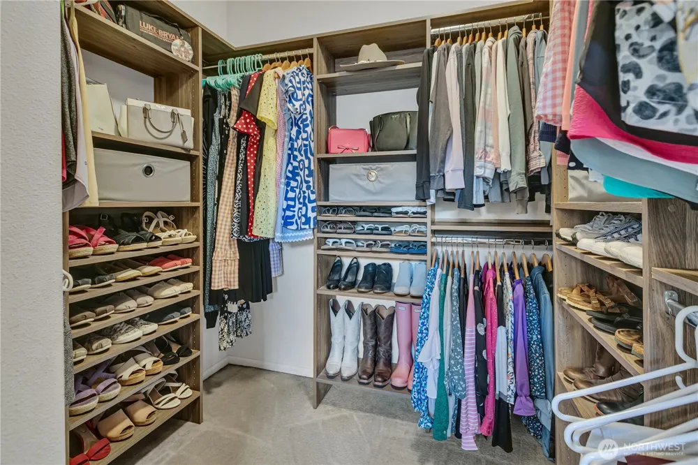 5728 Hazel Loop SE Auburn, WA 98092