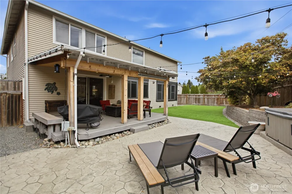 5728 Hazel Loop SE Auburn, WA 98092