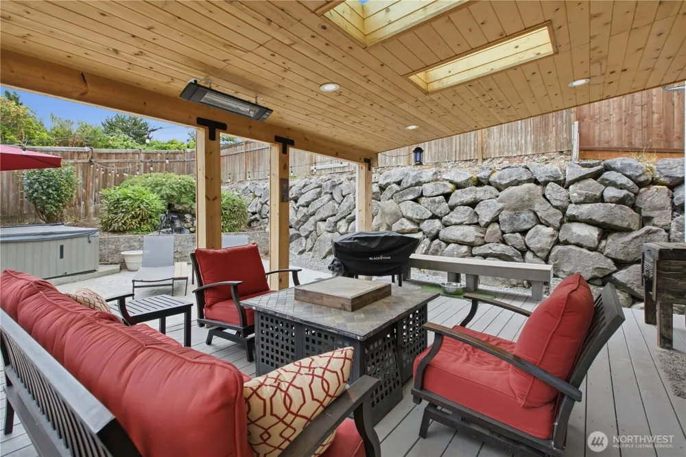 5728 Hazel Loop SE Auburn, WA 98092