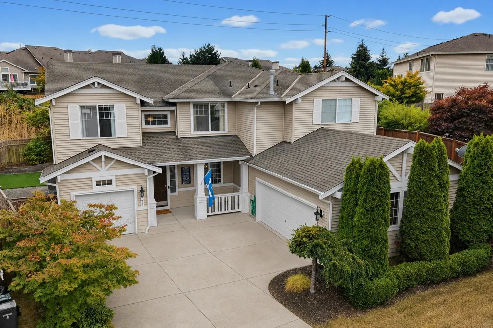 5728 Hazel Loop SE Auburn, WA 98092