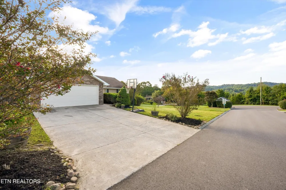 1006 Stones Throw Lane Sevierville, TN 37876