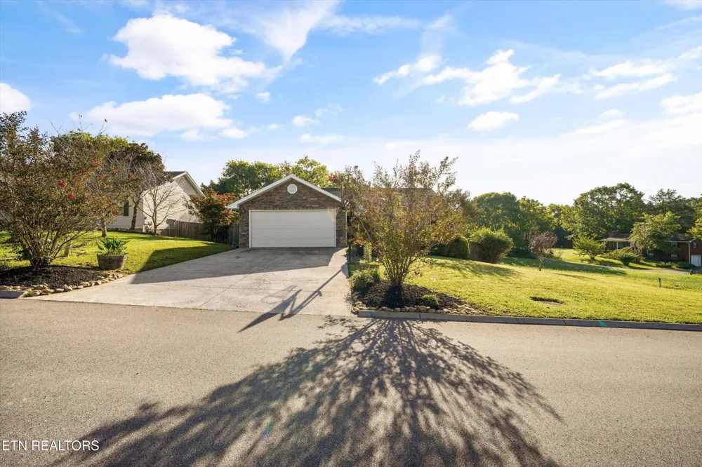 1006 Stones Throw Lane Sevierville, TN 37876