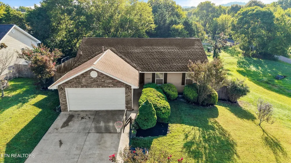 1006 Stones Throw Lane Sevierville, TN 37876