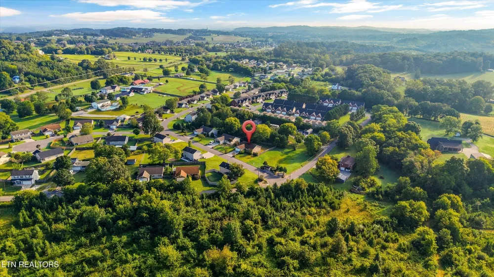 1006 Stones Throw Lane Sevierville, TN 37876