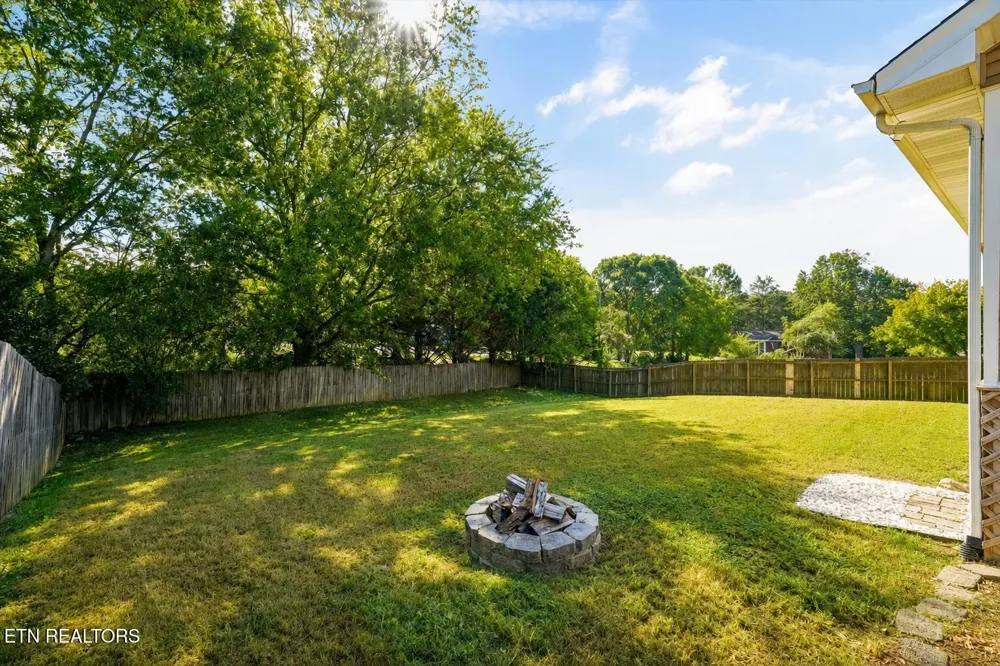 1006 Stones Throw Lane Sevierville, TN 37876