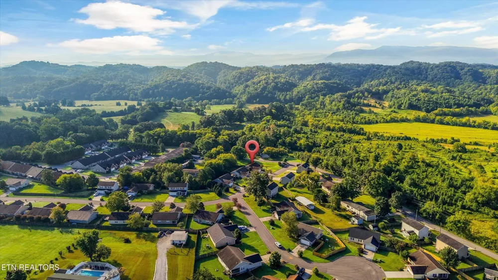 1006 Stones Throw Lane Sevierville, TN 37876
