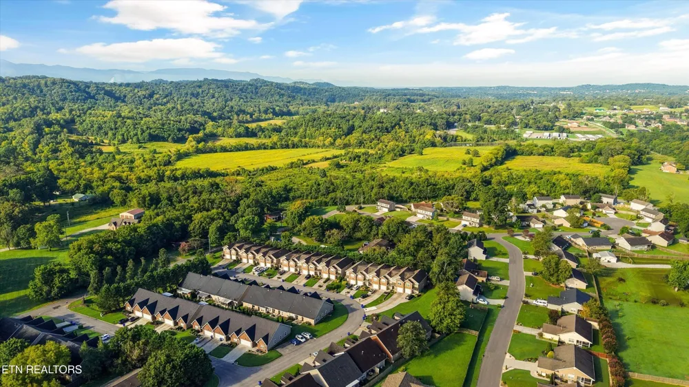 1006 Stones Throw Lane Sevierville, TN 37876