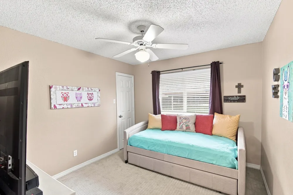 214 Barbara Way Red Oak, TX 75154