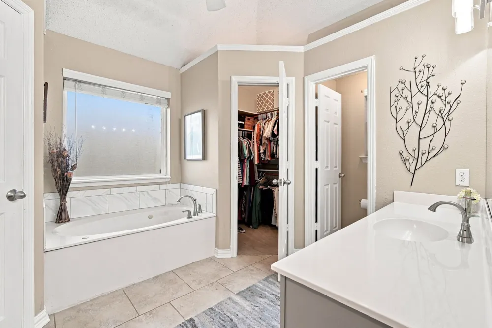 214 Barbara Way Red Oak, TX 75154